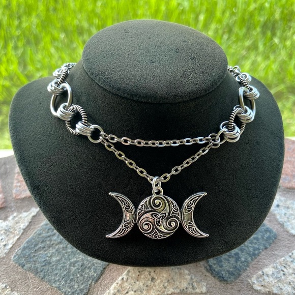 Handmade maille choker & celtic knot tripple moon goddess design charm necklace - Picture 8 of 10